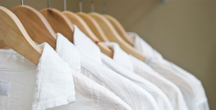 https://hips.hearstapps.com/goodhousekeeping/assets/18/07/1518557889-how-to-bleach-clothes.jpg