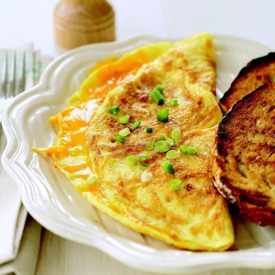 Cheesy Omelette with Toast