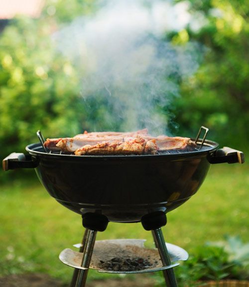 https://hips.hearstapps.com/goodhousekeeping/assets/cm/15/12/5508dc5f88a7c-0712-barbecue-grill-xln.jpg
