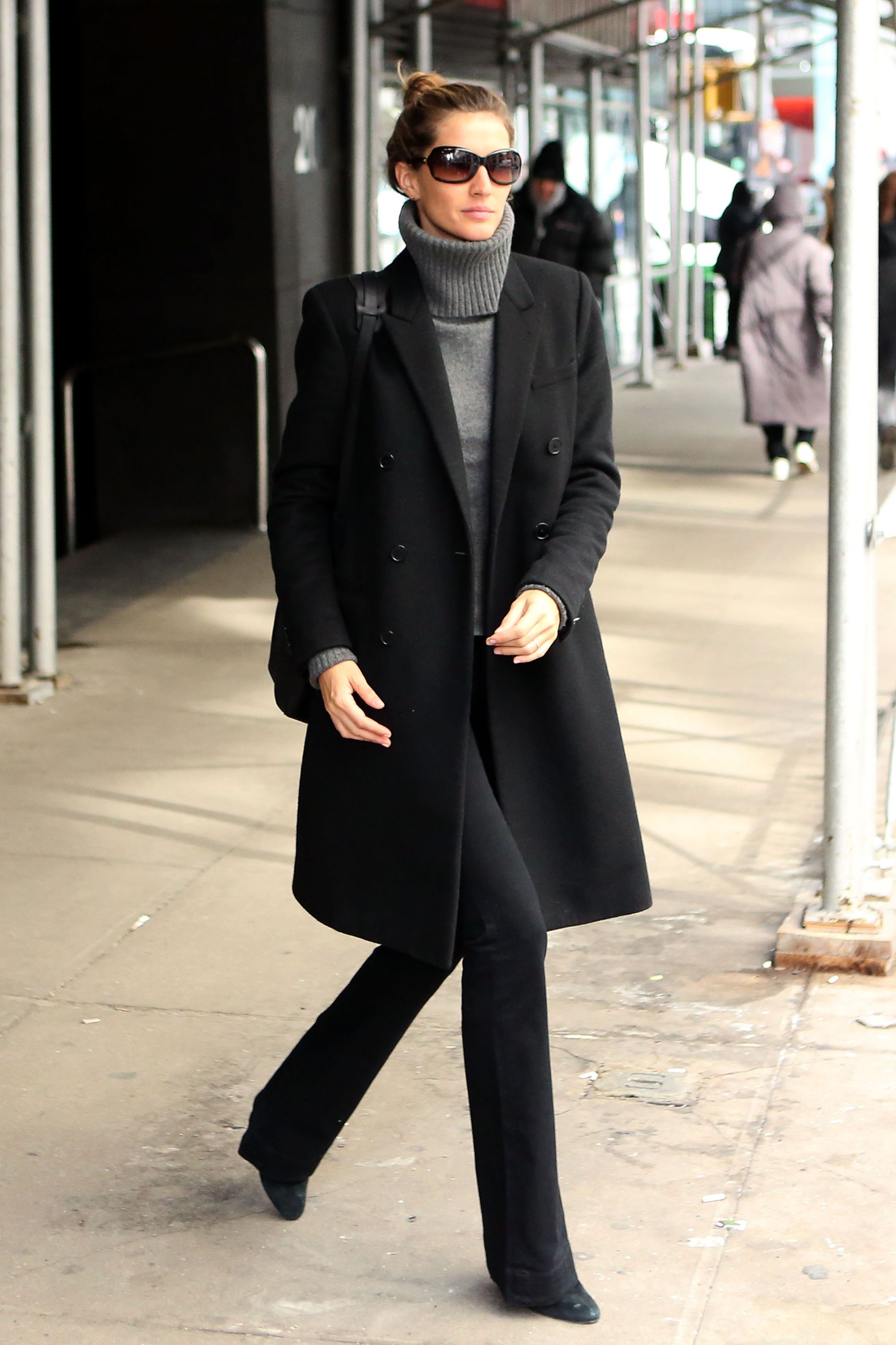 50 Turtleneck Outfits for a Chic Winter Look How To Wear A Turtleneck Sweater