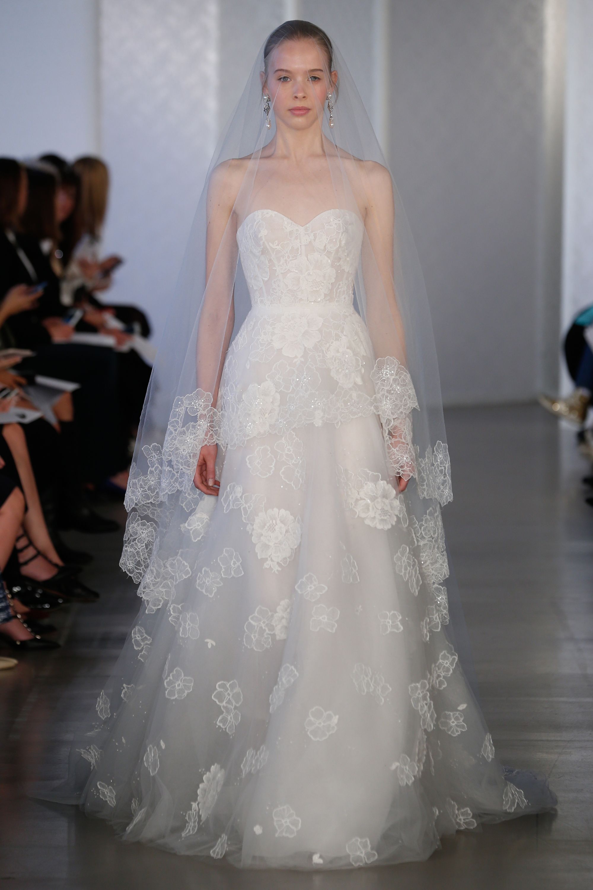 25 Oscar de la Renta Spring 2017 Wedding Dresses See Entire
