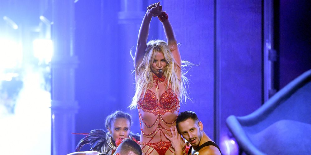Britney Spears - Toxic (Live from the 2016 Billboard Music Awards) #le