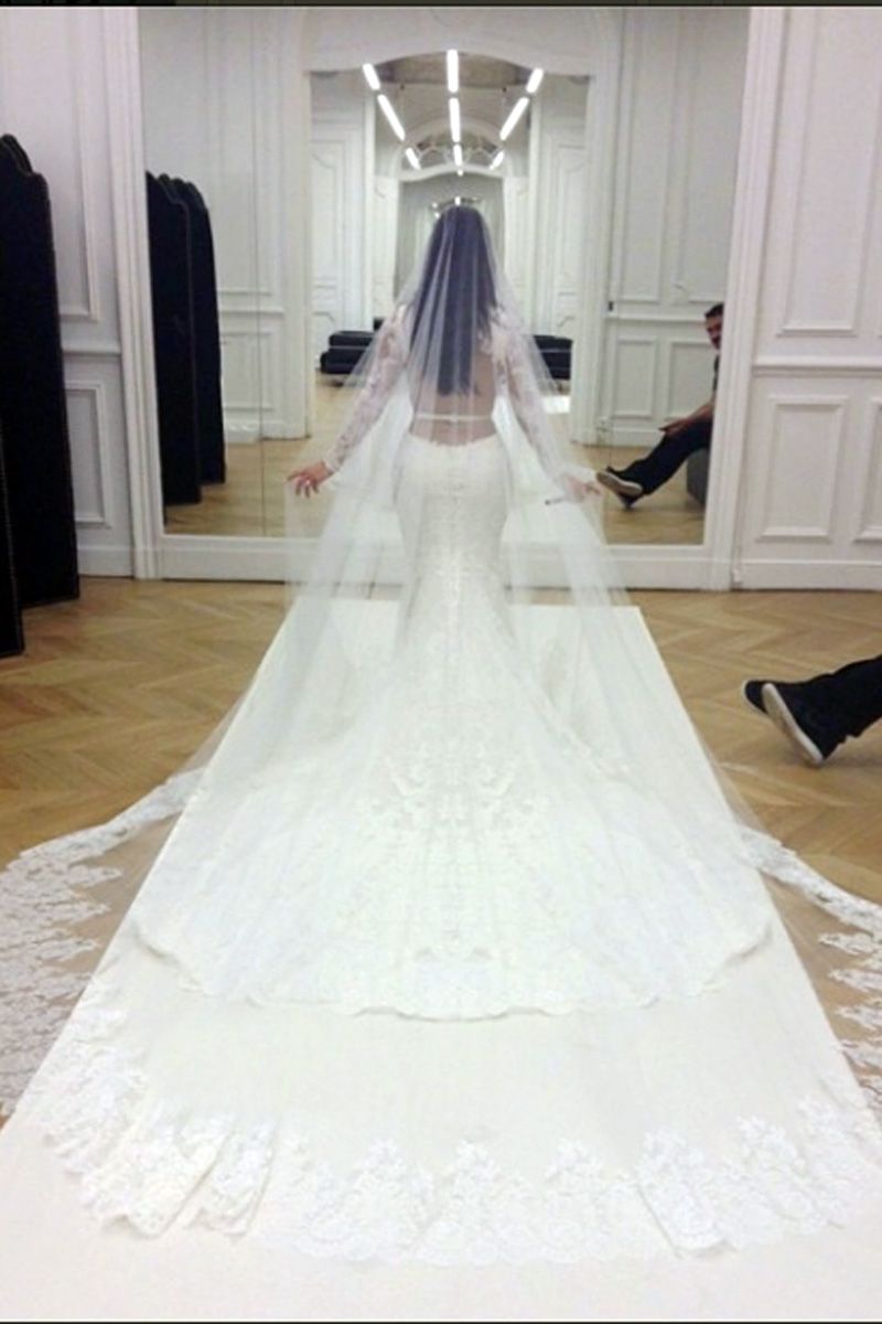 The Most Expensive Wedding Gowns Of All Time - The World's Priciest Wedding  Dresses