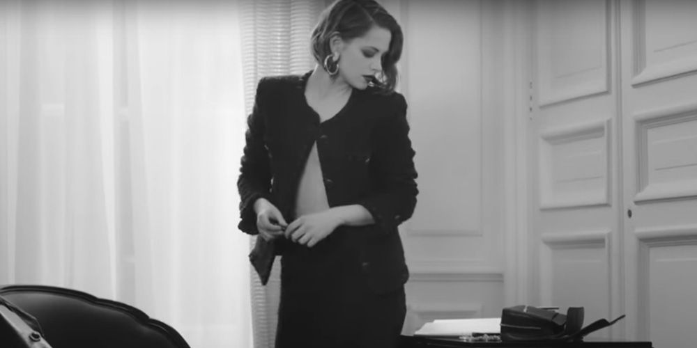 Kristen Stewart Sports a Sleek Ponytail at Chanel's Metiers d'Art Show –  Fashion Gone Rogue
