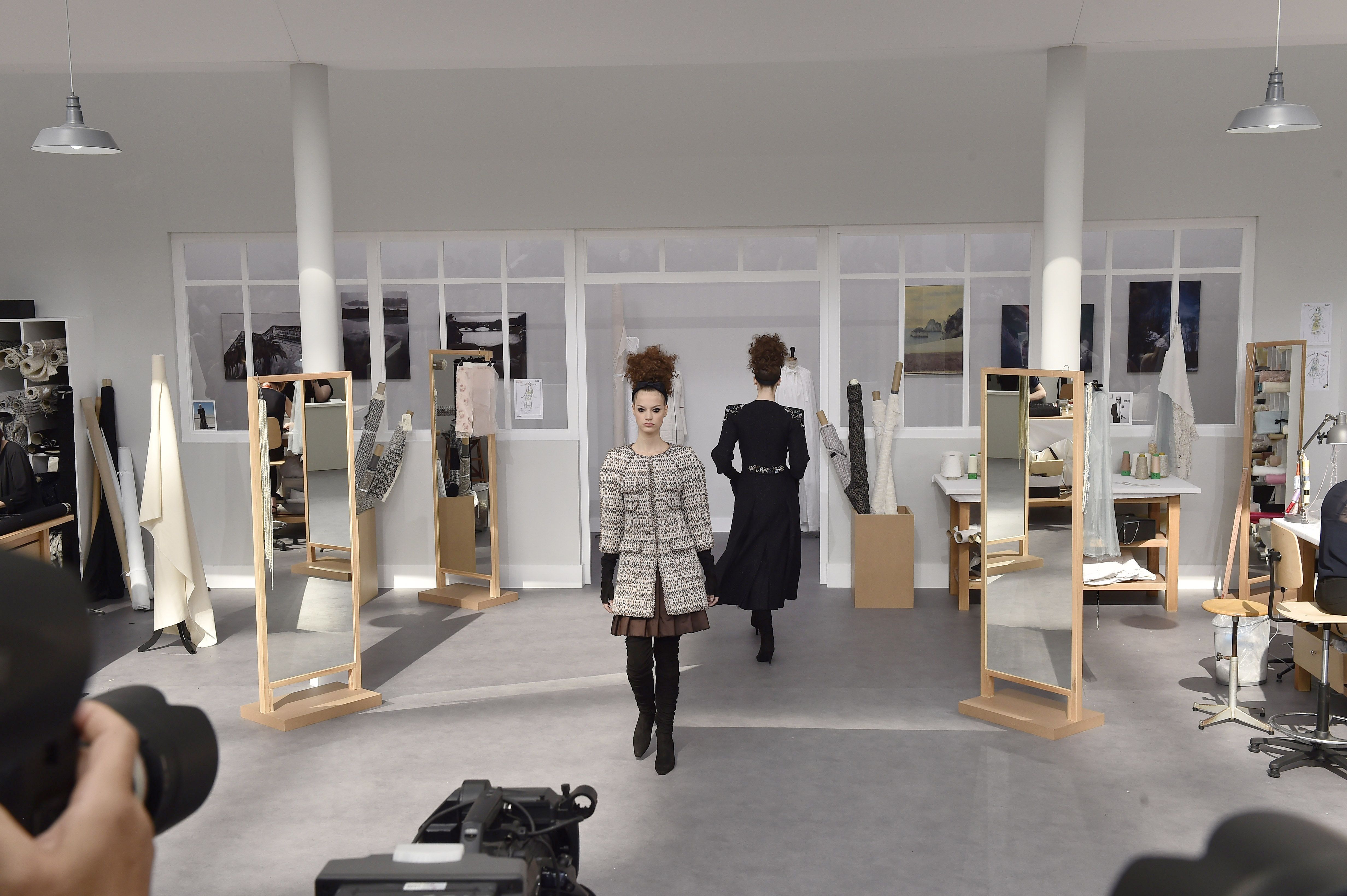 Karl Lagerfeld Puts the Focus Back on the Atelier at the Chanel Couture Show