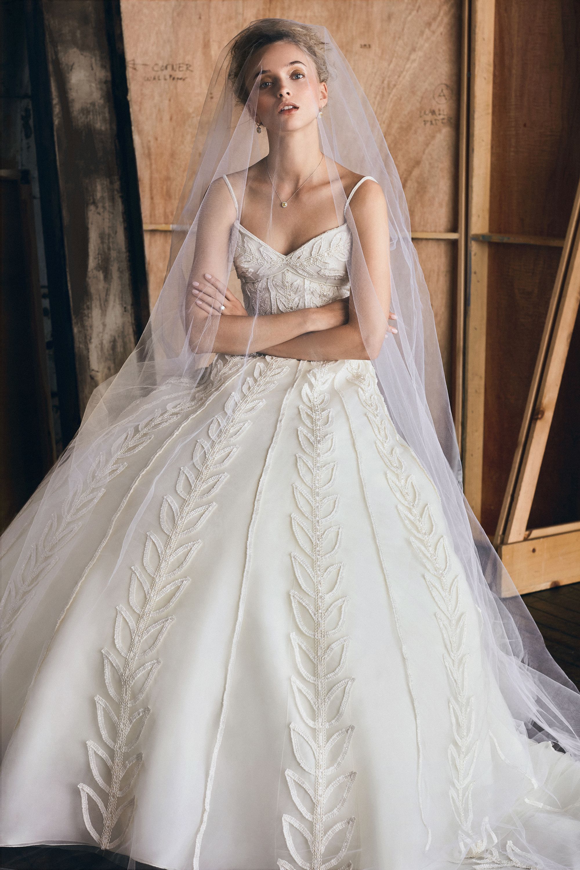 Looking For Vintage Wedding Dresses? Moda Operandi's New Offering Is a  Fashion Bride's Dream