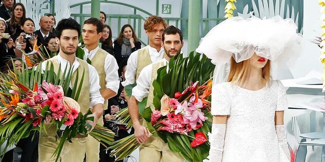 Petal, Bouquet, Flower, Cut flowers, Floristry, Tradition, Bridal clothing, Dress, Fashion, Flower Arranging, 