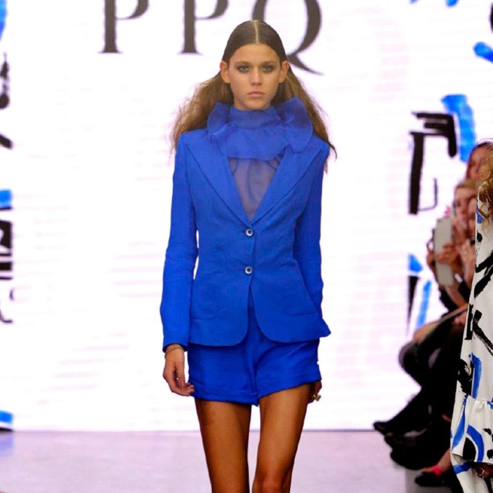 Blue, Fashion show, Event, Shoulder, Human leg, Runway, Joint, Outerwear, Fashion model, Style, 