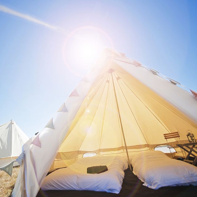 Sun, Tent, Sunlight, Lens flare, Light, Morning, Tints and shades, Shade, Astronomical object, Tarpaulin, 