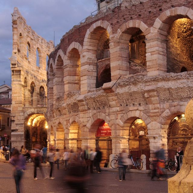 Architecture, Arch, Arcade, Landmark, Ancient history, History, Classical architecture, Medieval architecture, Historic site, Ancient rome, 