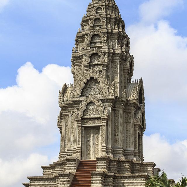 Architecture, Cloud, Landmark, Carving, Relief, Cumulus, Place of worship, Temple, Ancient history, Hindu temple, 
