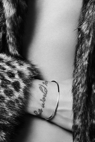Textile, Style, Jewellery, Monochrome photography, Black-and-white, Monochrome, Fur, Natural material, 