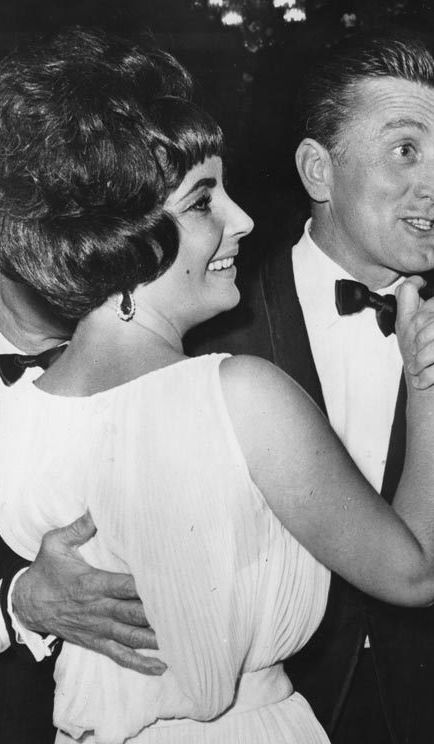 Dressing Elizabeth Taylor – 1961 