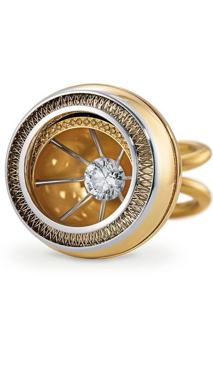 Amber, Metal, Home accessories, Tan, Circle, Analog watch, Bronze, Brass, Bronze, Clock, 