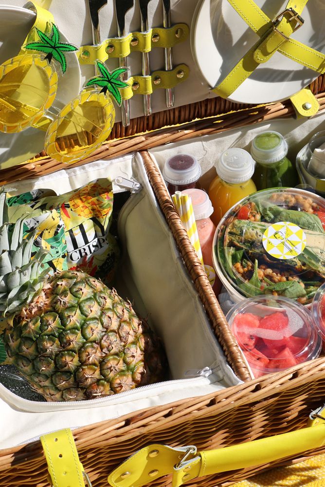 Food, Vegan nutrition, Produce, Ananas, Fruit, Natural foods, Whole food, Local food, Ingredient, Retail, 