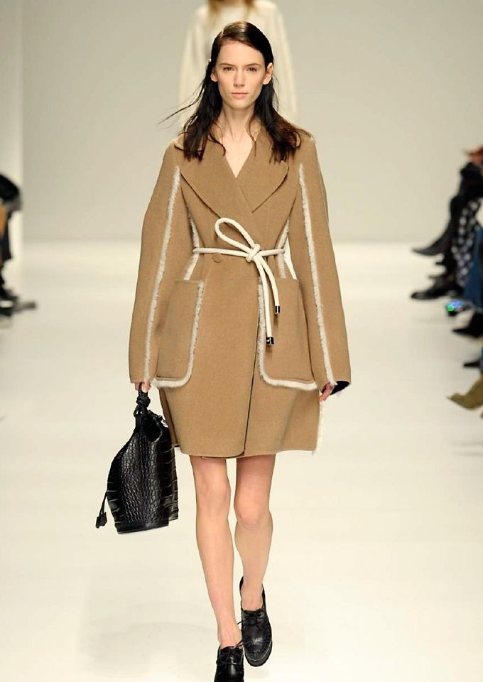 Clothing, Brown, Sleeve, Shoulder, Fashion show, Joint, Outerwear, Style, Fashion model, Bag, 