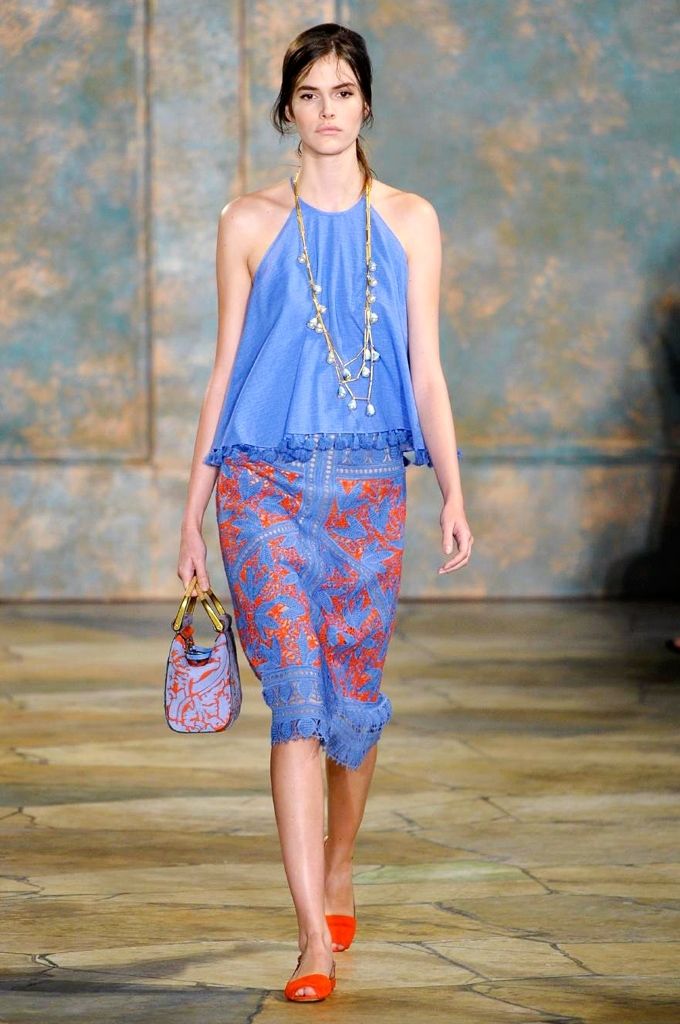 Clothing, Blue, Brown, Shoulder, Jewellery, Textile, Joint, Bag, Style, Fashion show, 