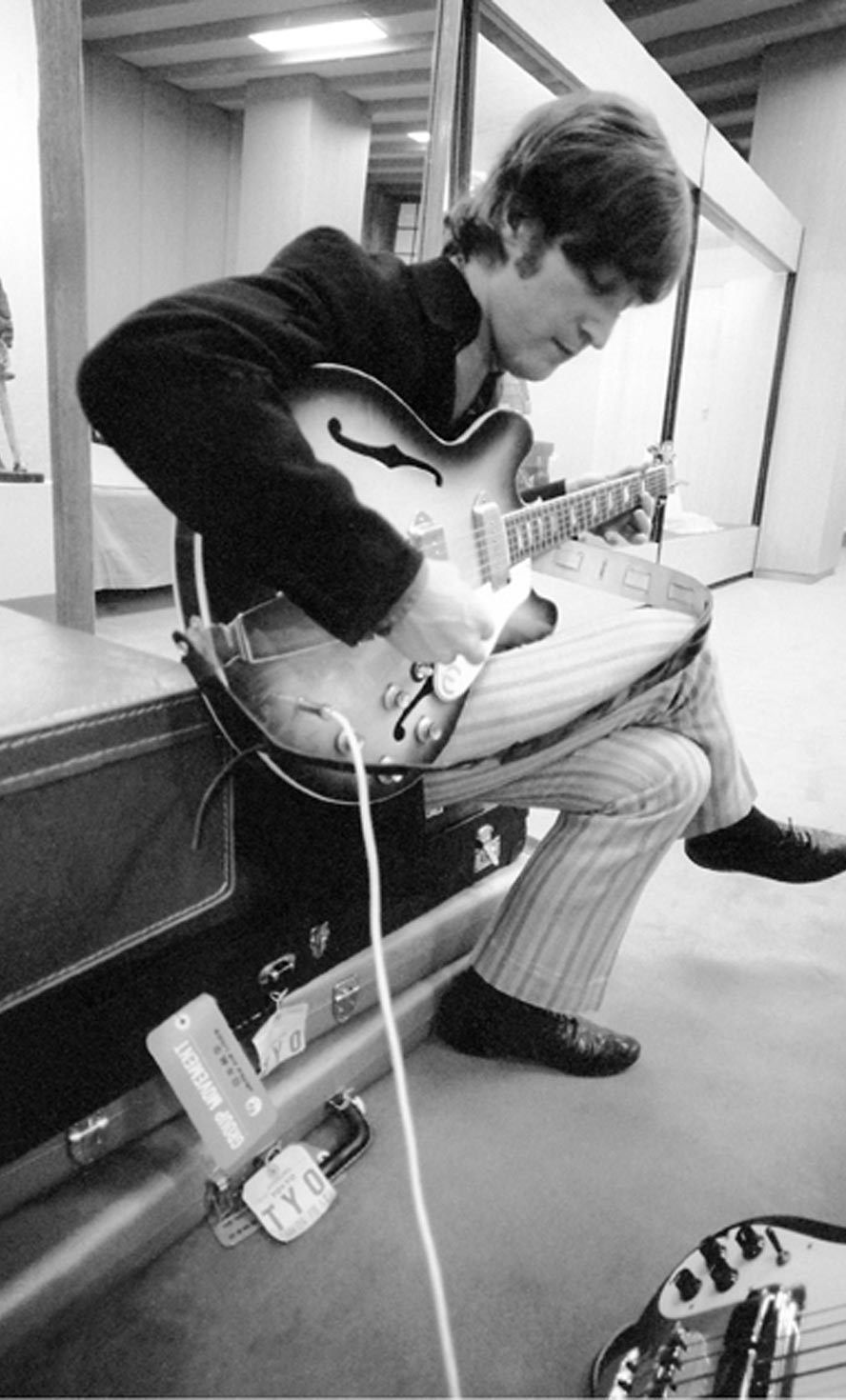 John Lennon, 1966, Tokyo