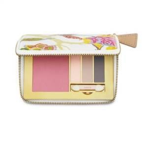 Textile, Rectangle, Beige, Khaki, Maroon, Material property, Coin purse, Wallet, Label, Baggage, 