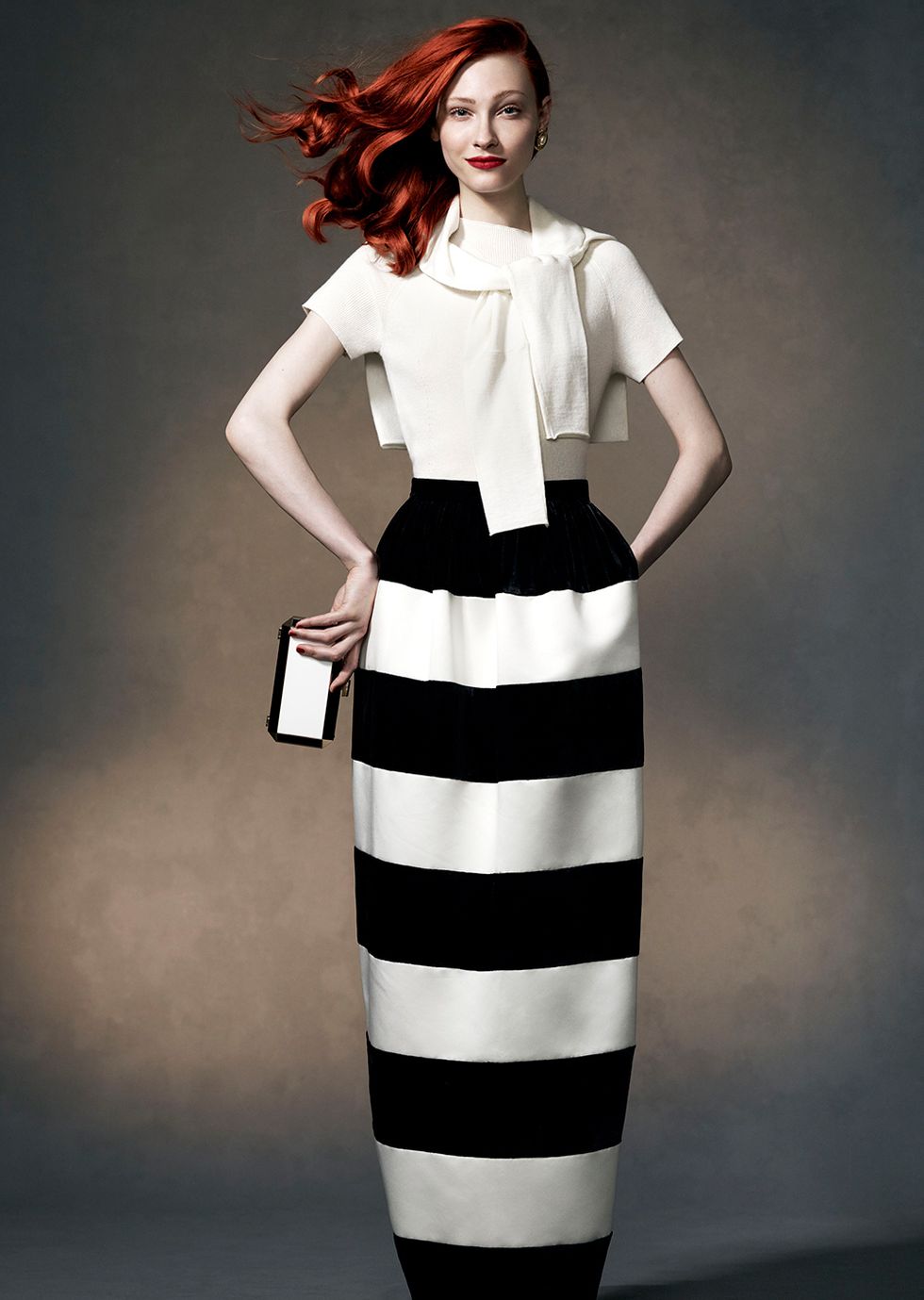 Sleeve, Shoulder, Standing, Joint, Style, Formal wear, Collar, Waist, Red hair, Fashion model, 