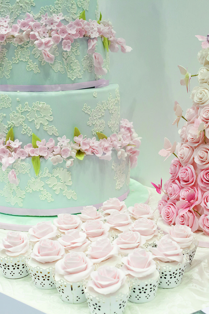 Sweetness, Cuisine, Food, Cake, Dessert, Ingredient, Baked goods, Serveware, Cake decorating, Cake decorating supply, 
