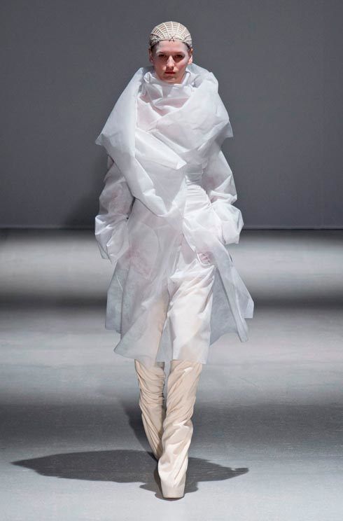 Gareth Pugh Autumn Winter 2014 collection at Paris Fashion Week