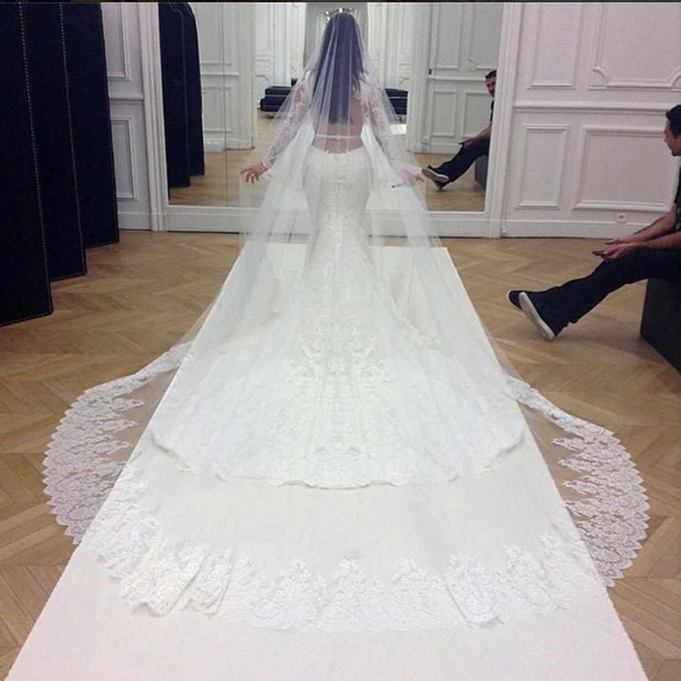Bridal clothing, Floor, Shoulder, Flooring, Bridal veil, Textile, Wedding dress, Dress, Photograph, Veil, 