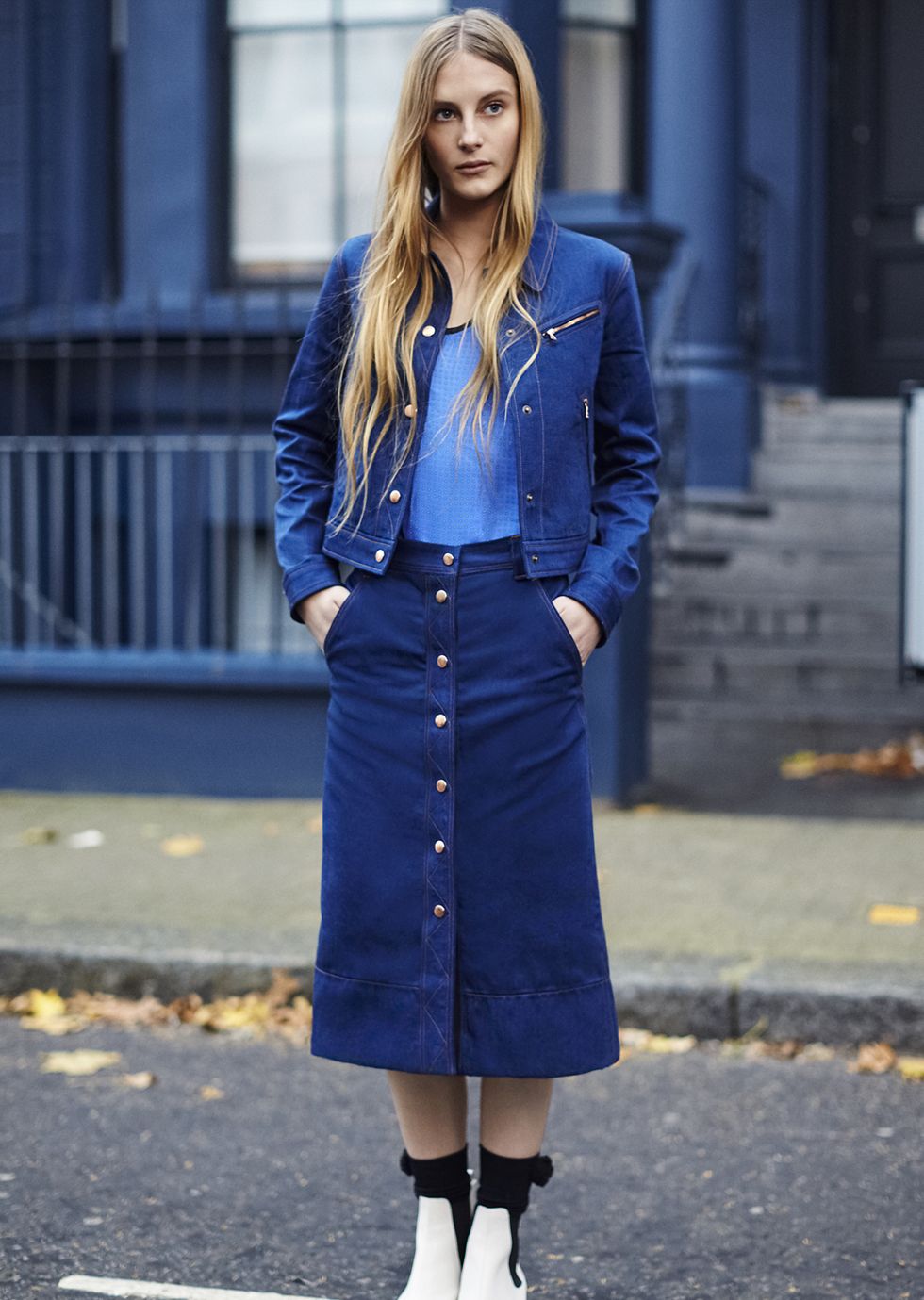 Clothing, Blue, Sleeve, Collar, Shoulder, Textile, Outerwear, Street fashion, Style, Electric blue, 