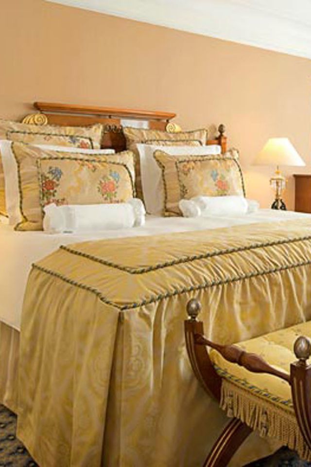 Bed, Room, Lighting, Interior design, Bedding, Property, Bed sheet, Textile, Bedroom, Furniture, 