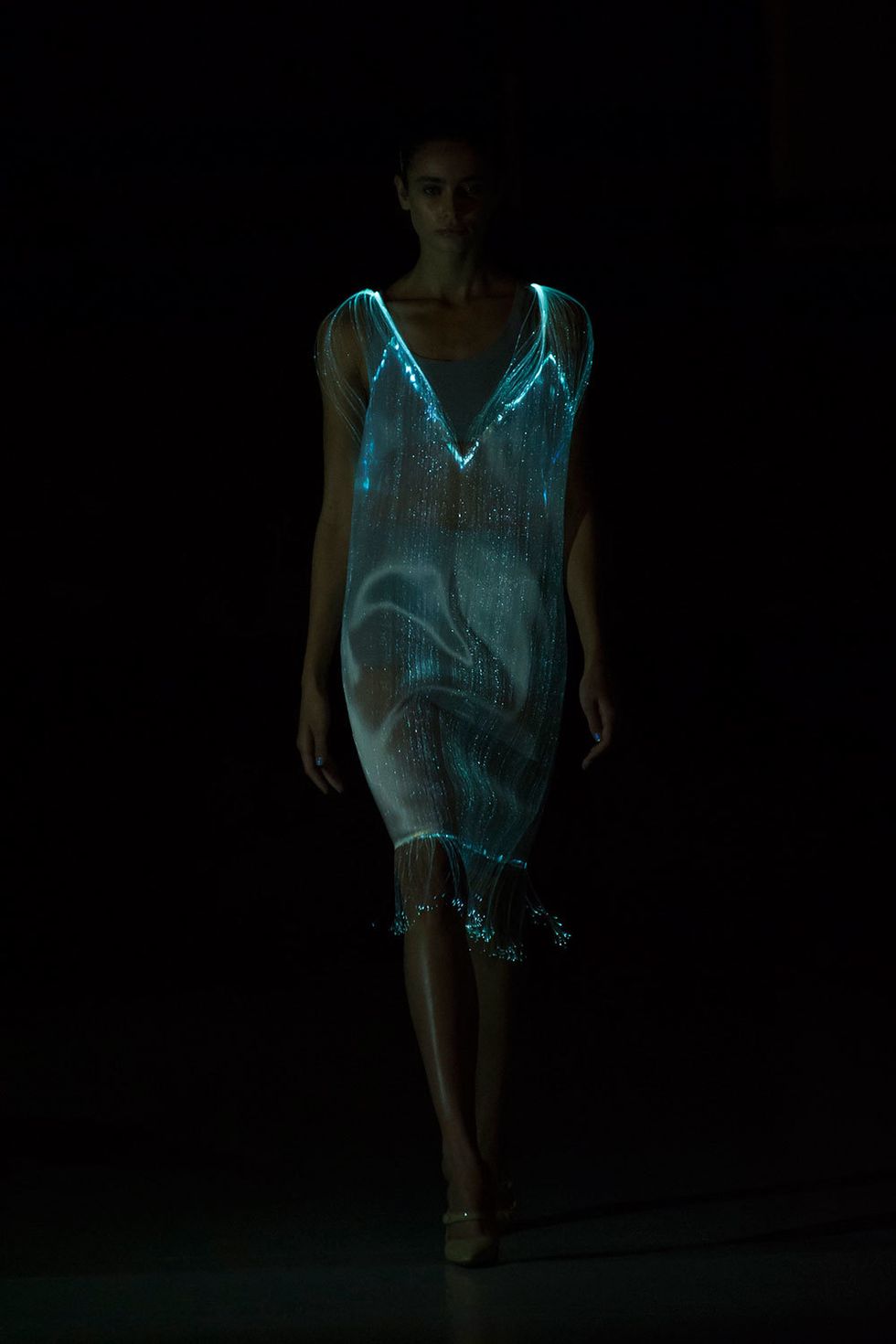 Darkness, One-piece garment, Electric blue, Flash photography, Fashion model, Barefoot, Waist, Fashion design, Ankle, Model, 