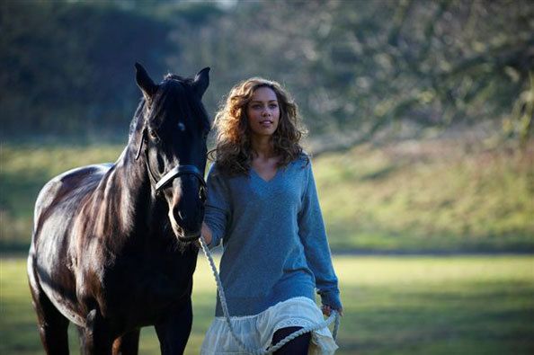 Leona Lewis smashed in the face by gifted horse  Entertainment-others News  - The Indian Express