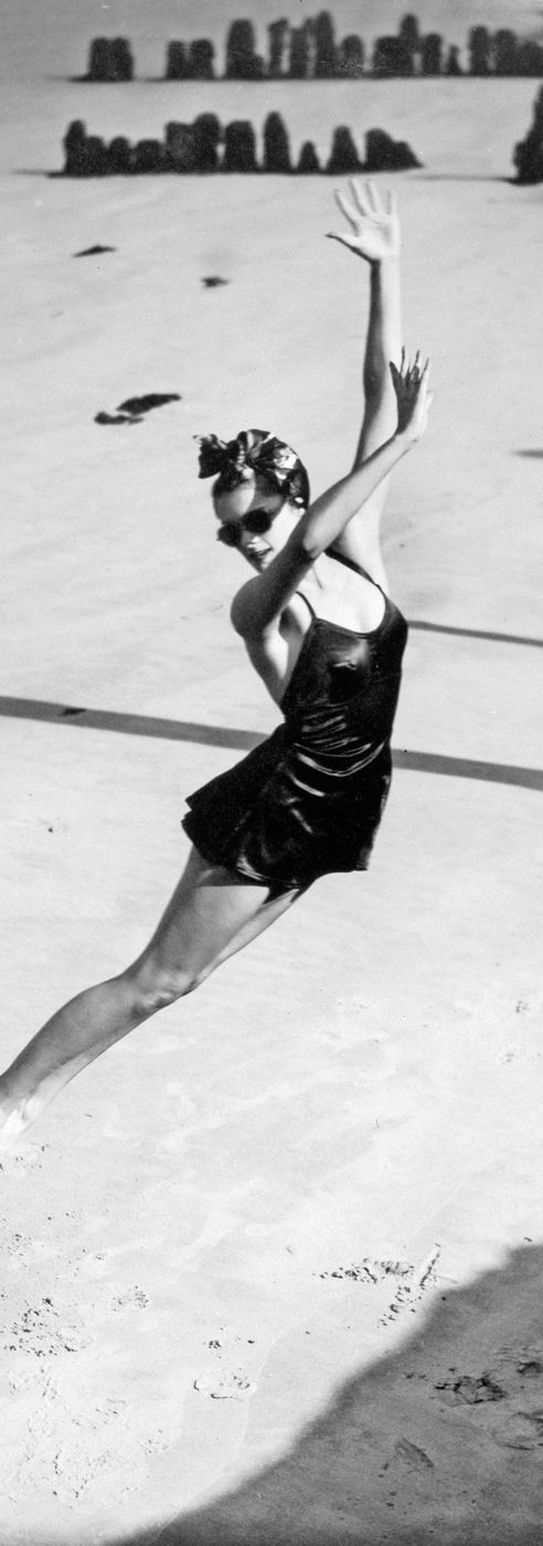 Human leg, Dress, Waist, Barefoot, Monochrome, Ankle, Adventure, Sand ...