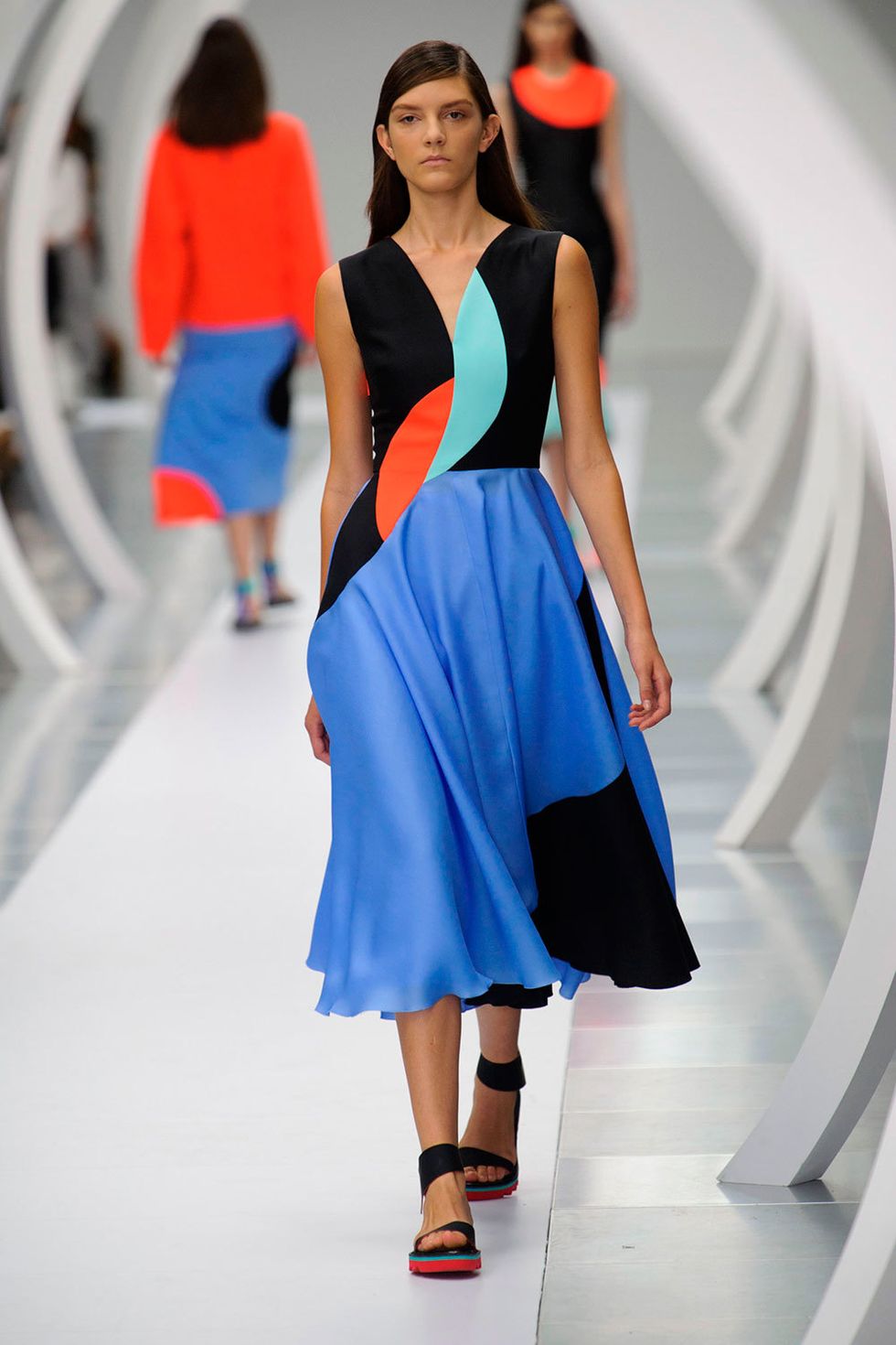 Clothing, Blue, Fashion show, Sleeve, Human leg, Shoulder, Joint, Runway, One-piece garment, Style, 