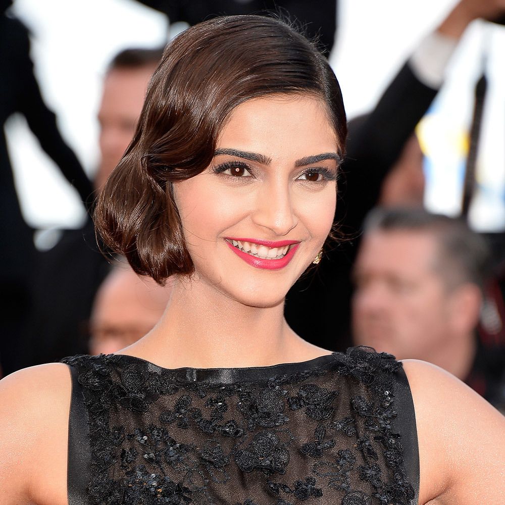 Try Sonam Kapoor's faux bob hairdo from Neerja - the film | Femina.in