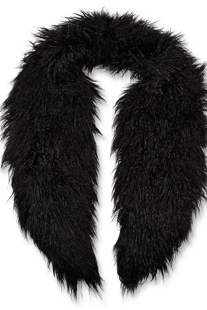 Style, Fur, Monochrome, Natural material, Black-and-white, Monochrome photography, Costume accessory, Animal product, Drawing, 