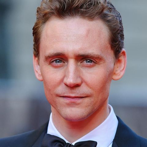 Tom Hiddleston sings a Hank Williams song ahead of biopic