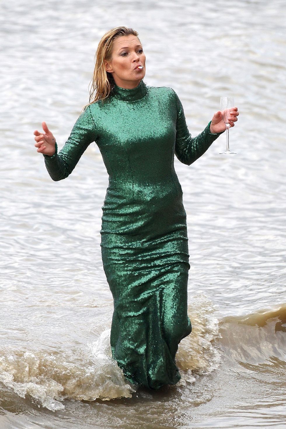 Sleeve, People in nature, Facial expression, Waist, Dress, People on beach, One-piece garment, Day dress, Gesture, 