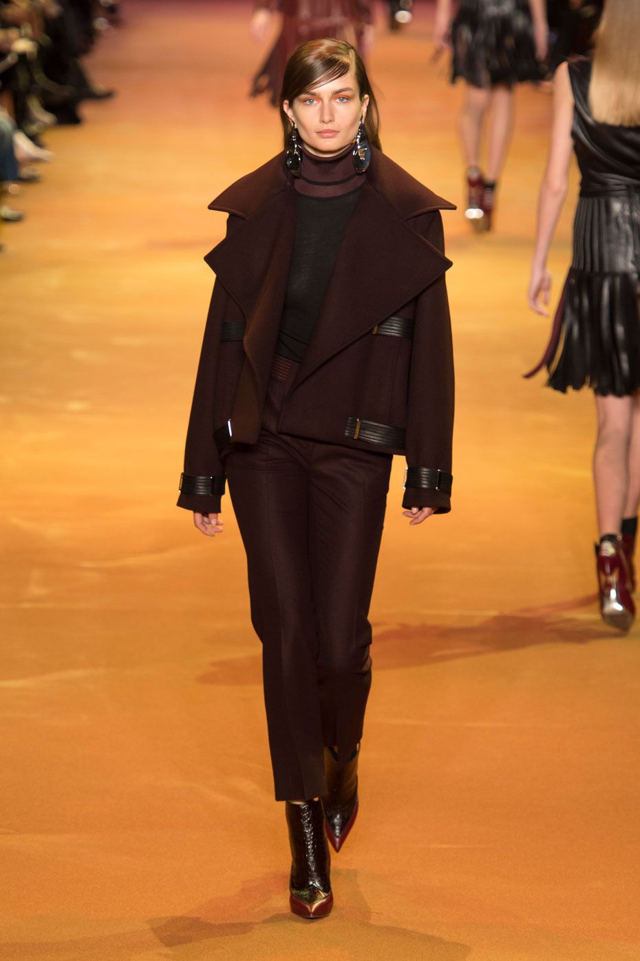 Mugler autumn/winter 2016 show collection pictures