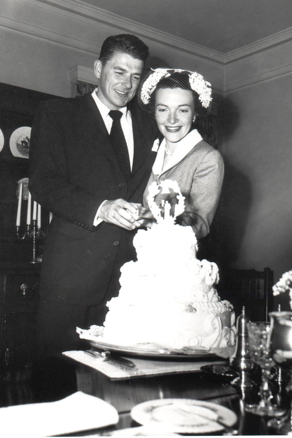 Nancy and Ronald Reagan cutting their wedding cake in 1952