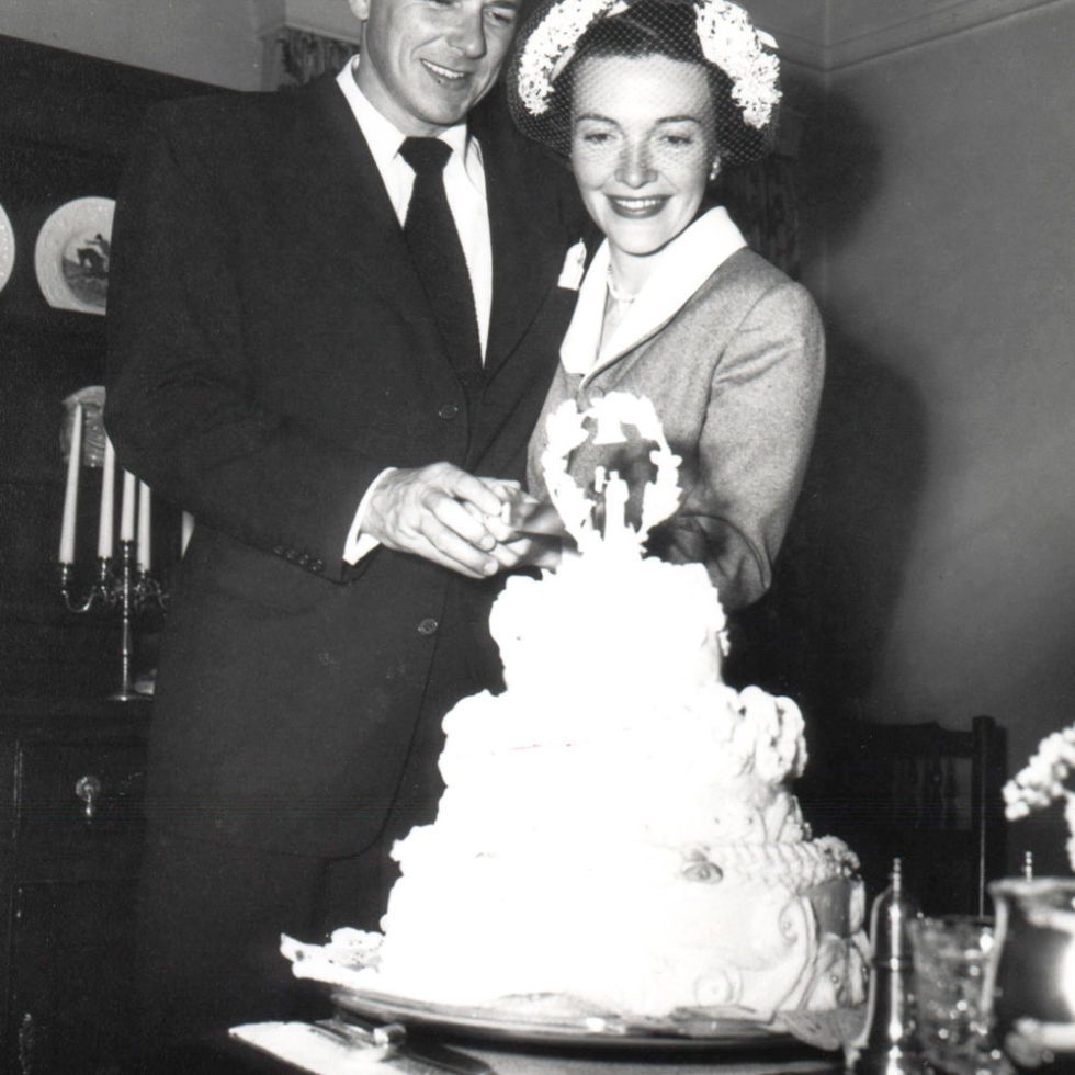 Nancy and Ronald Reagan cutting their wedding cake in 1952