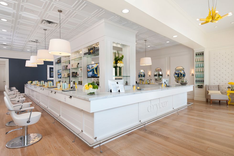 Dry Bar in Los Angeles