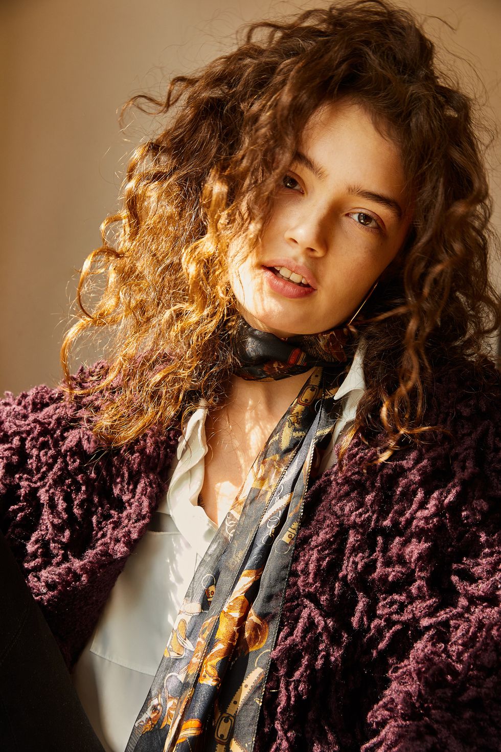 Lip, Hairstyle, Textile, Long hair, Ringlet, Brown hair, Fashion model, Hair coloring, Sweater, Surfer hair, 