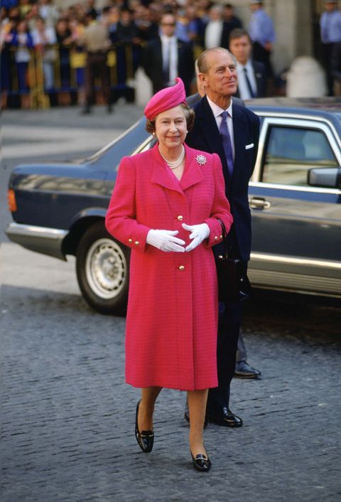 Queen Elizabeth II's rainbow wardrobe | The Queen wearing every colour ...
