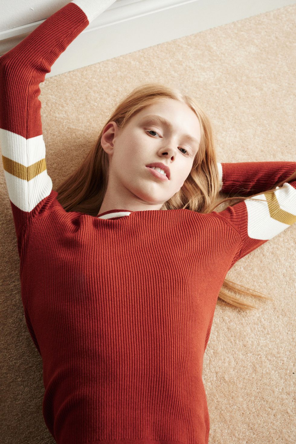 Lip, Sleeve, Shoulder, Red, Carmine, Brown hair, Blond, Long hair, Coquelicot, Sweater, 