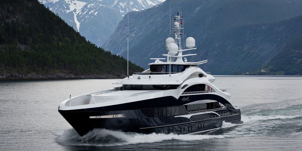 hessen yacht exterior