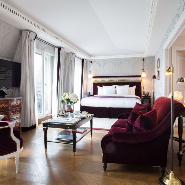 A bedroom at La Réserve Hotel in Paris
