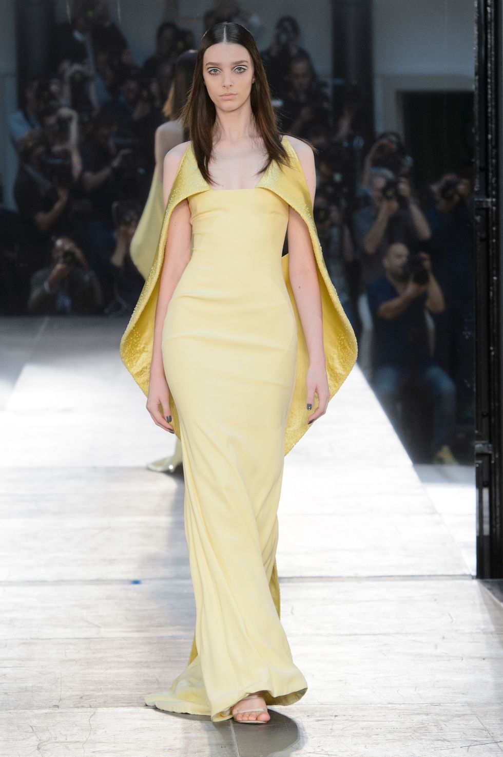 Fashion show, Yellow, Hairstyle, Shoulder, Runway, Fashion model, Joint, Style, Formal wear, Beauty, 