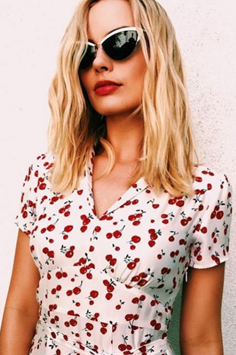 <p>Margot Robbie gives perfect pin-up style.</p>