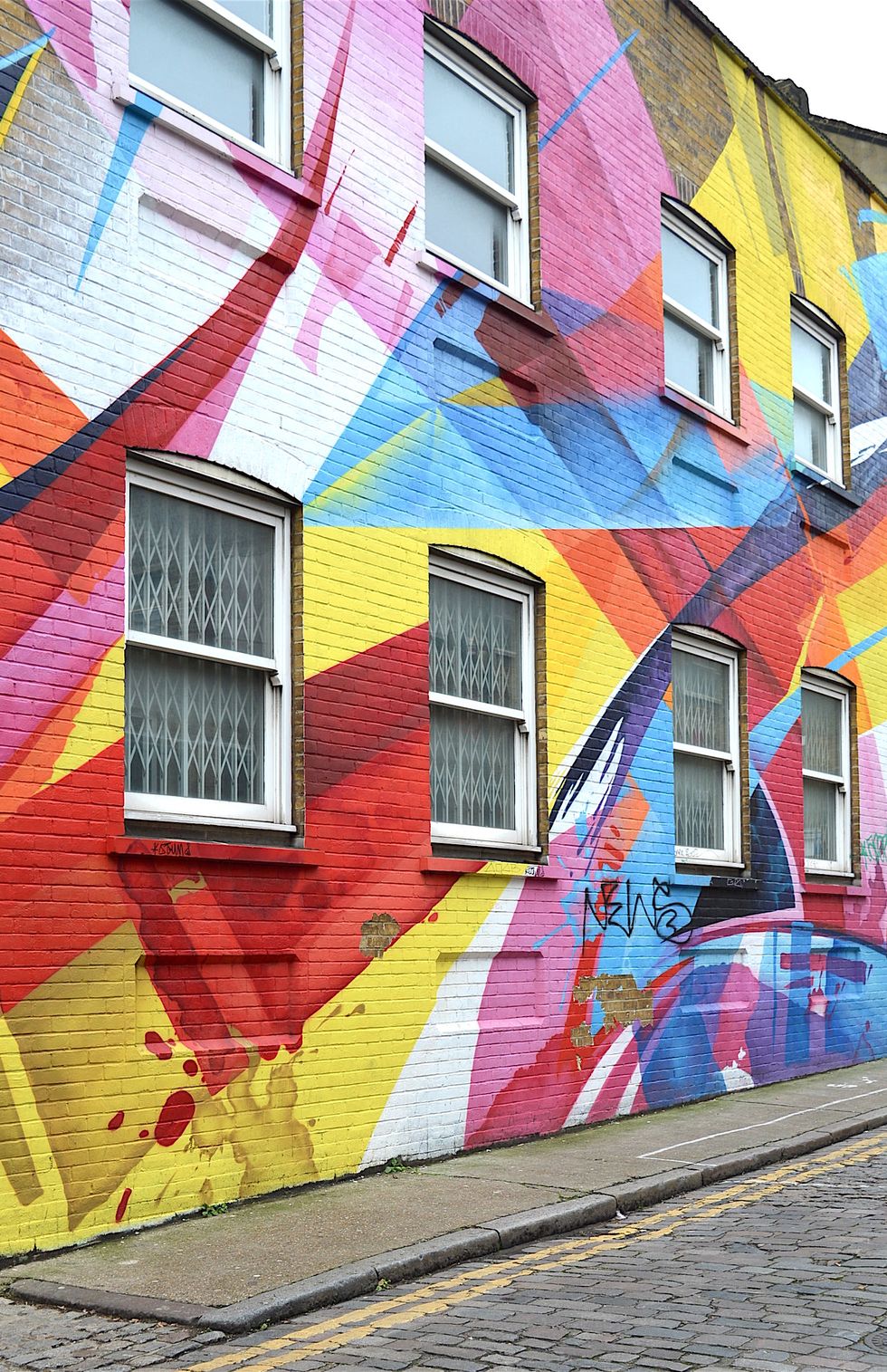         Shoreditch is one of the most lively areas of East London–and home to some of the most beautiful and alternative graffiti in the city. 