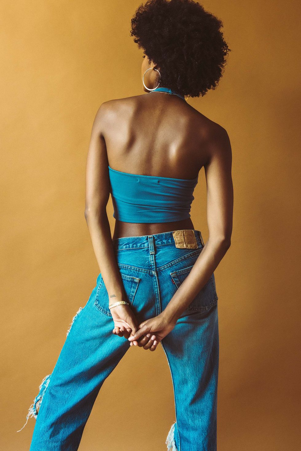 Blue, Hairstyle, Shoulder, Denim, Textile, Joint, Waist, Style, Electric blue, Back, 